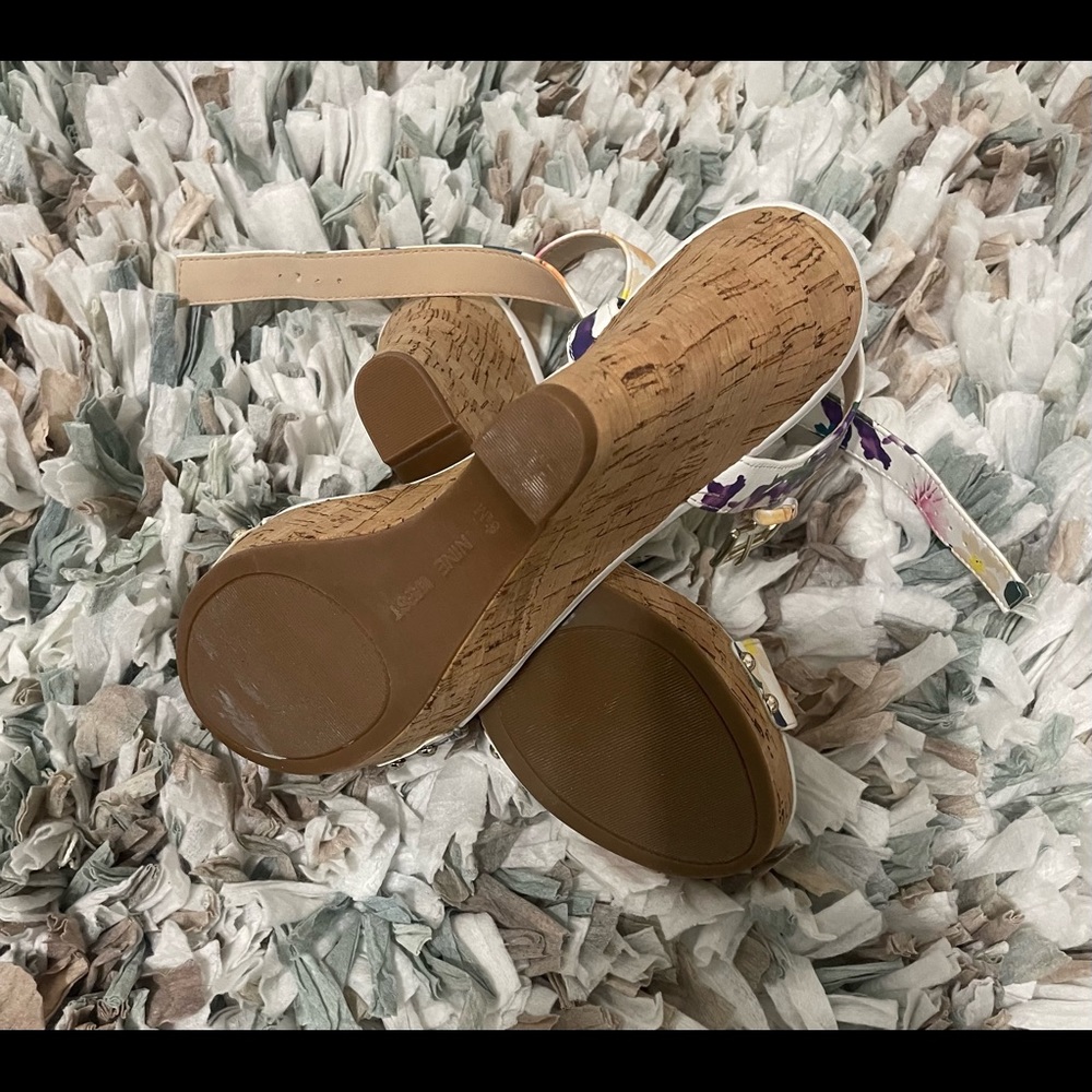 Shoes - Picture 4 of 4
